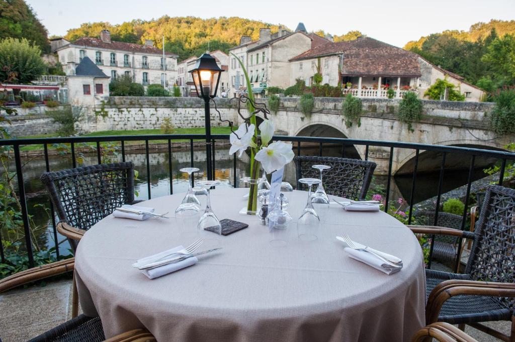 Hotel Restaurant Charbonnel Brantôme Exteriér fotografie